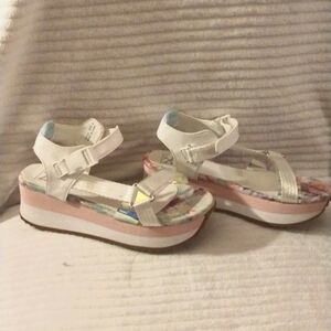 Dirty Laundry sneaker sandal, size 9, white